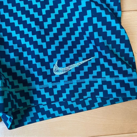 Nike Pro Size XS - Picture 3 of 6